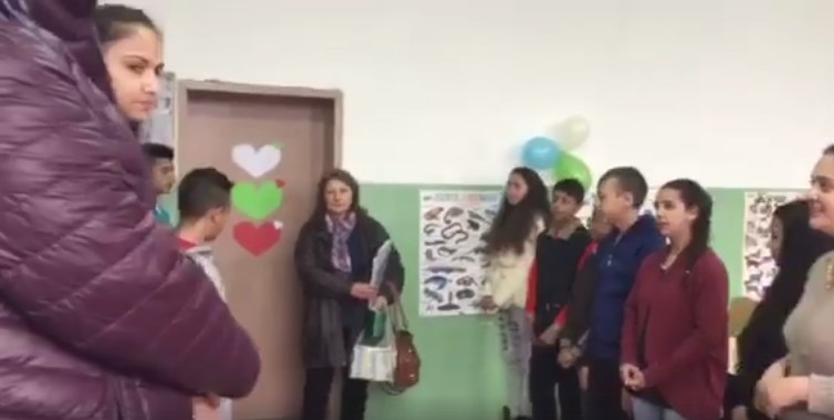 Уикален жест на ученици към учителка за 8 март