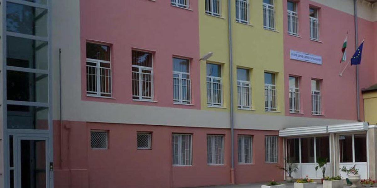 Министър Коларова изненадващо посети IV помощно училище