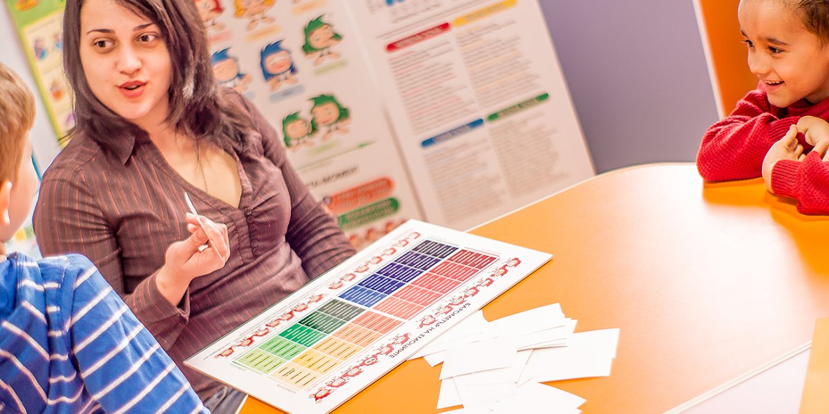 То вече работи и сме много щастливи, че стотици родители, учители, психолози, директори на учебни заведения и други специалисти в работата с деца от цялата страна имат толкова сериозен интерес