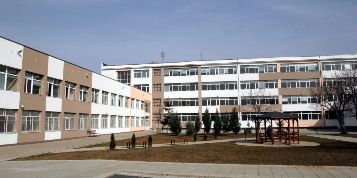 Класическата гимназия има статут на Национален класически лицей на Софийския университет "Свети Климент Охридски” и има статут на Национален класически лицей към висшето училище.