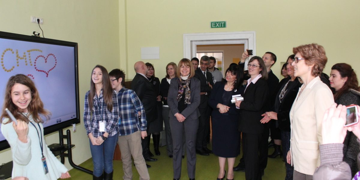 СОФИЙСКАТА МАТЕМАТИЧЕСКА ГИМНАЗИЯ ОТ ДНЕС Е С ЦЕНТЪР ПО ИНФОРМАЦИОННИ ТЕХНОЛОГИИ И ФИЗИКА