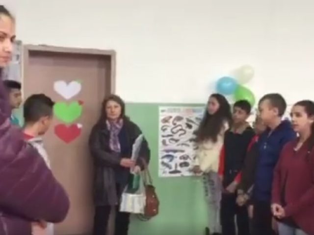 Уикален жест на ученици към учителка за 8 март