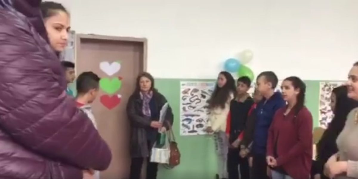 Уикален жест на ученици към учителка за 8 март