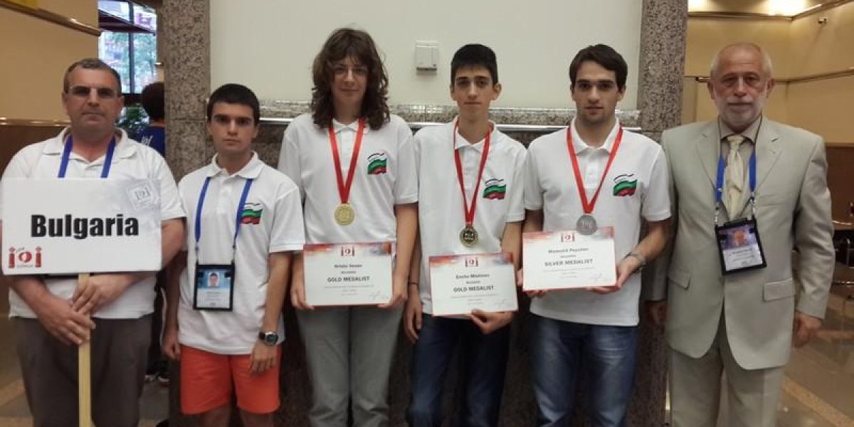 Български ученици спечелиха медали на олимпиада по информатика в Тайван