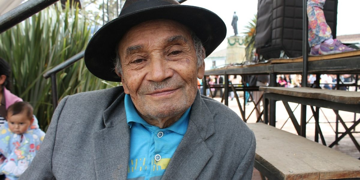 Защо трябва да уважаваме възрастните хора и да обичаме децата?